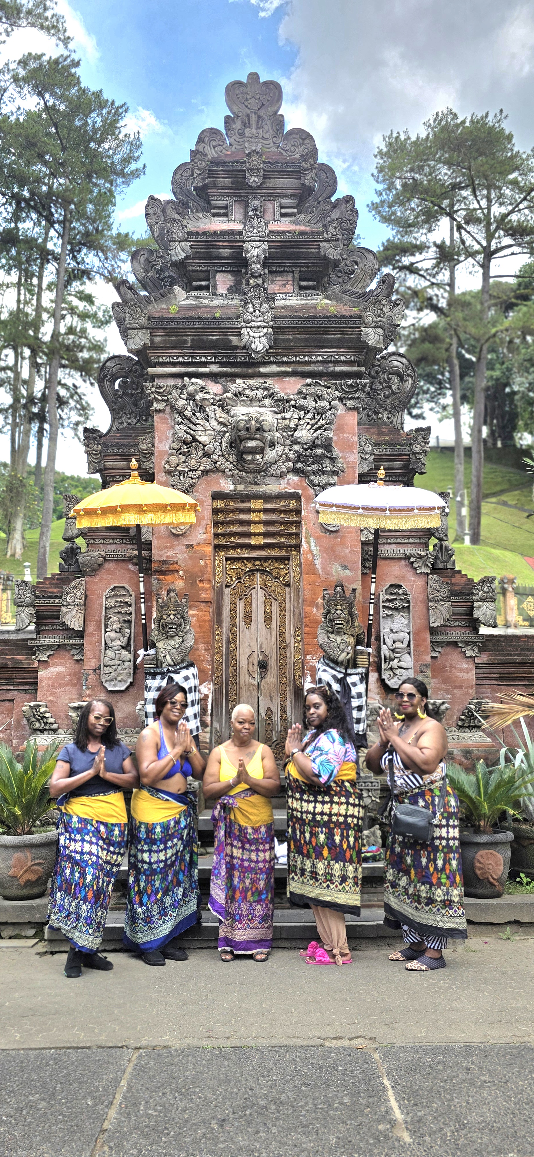 AHQ Travelers at a temple Experience